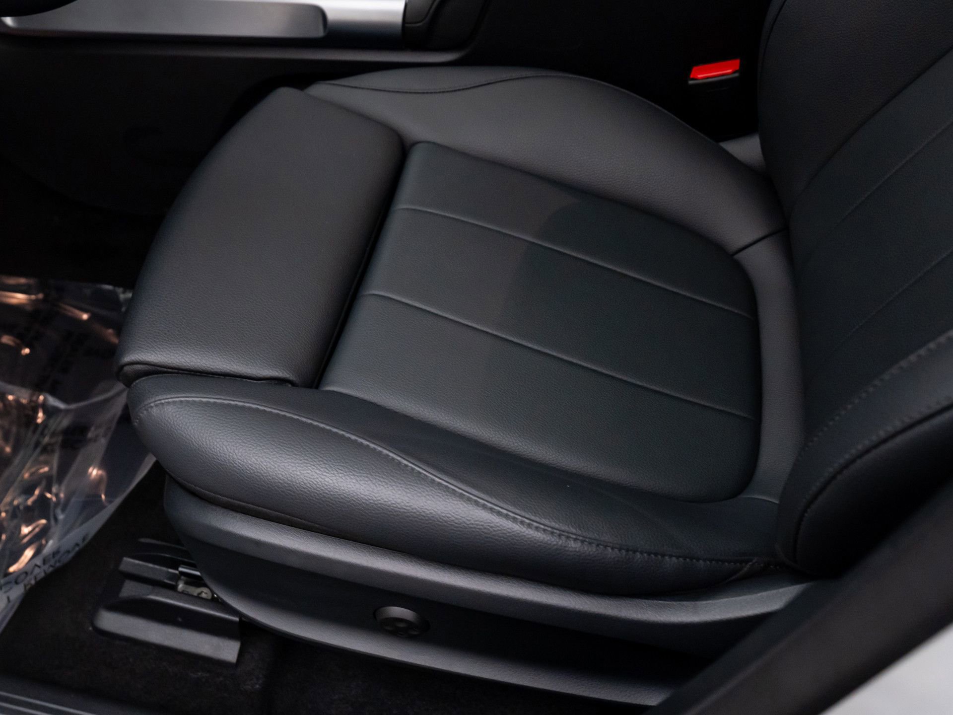 Certified 2023 Mercedes-Benz EQB 300 4MATIC image 18