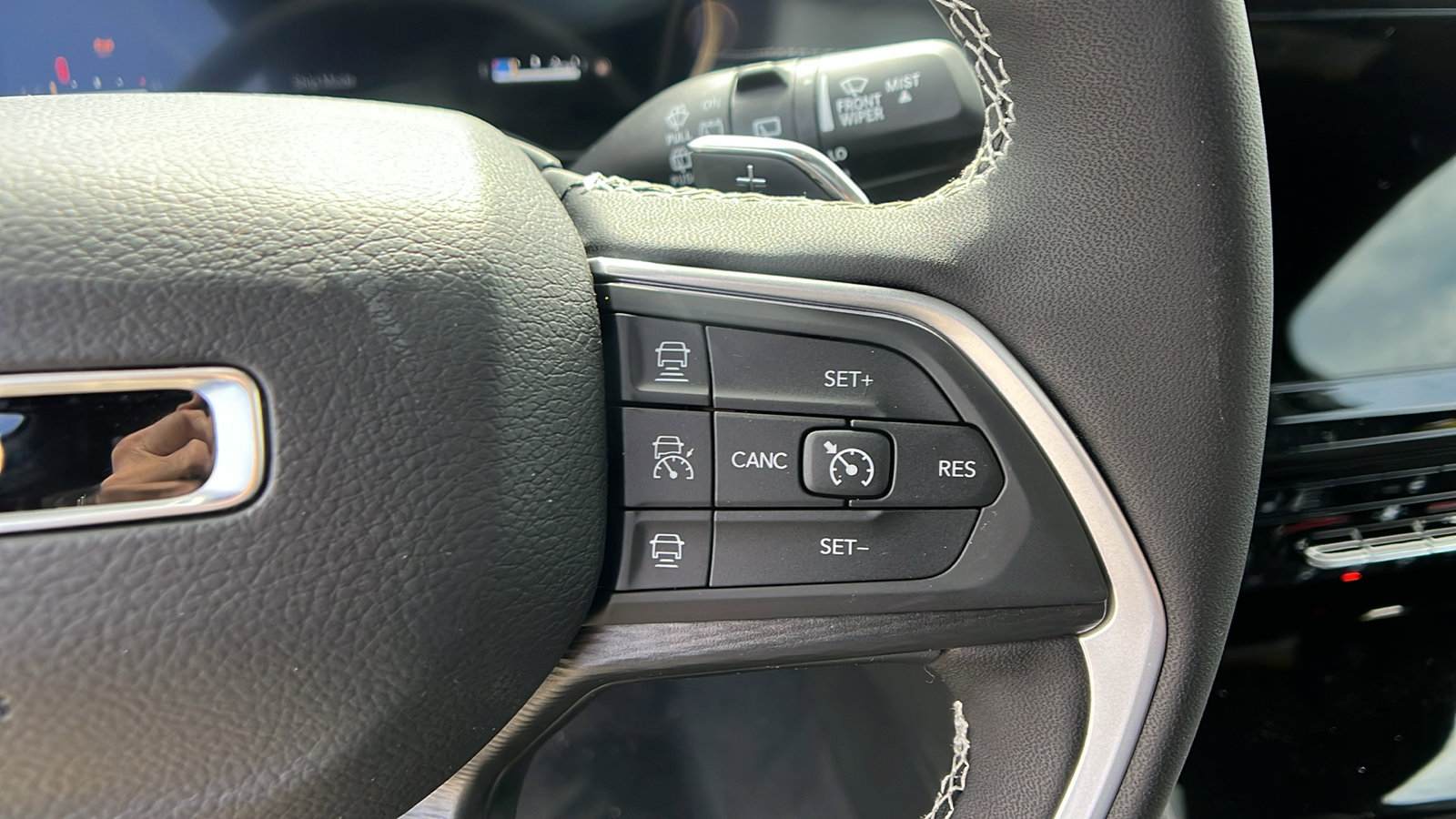 New 2025 Jeep Grand Cherokee L Laredo image 23