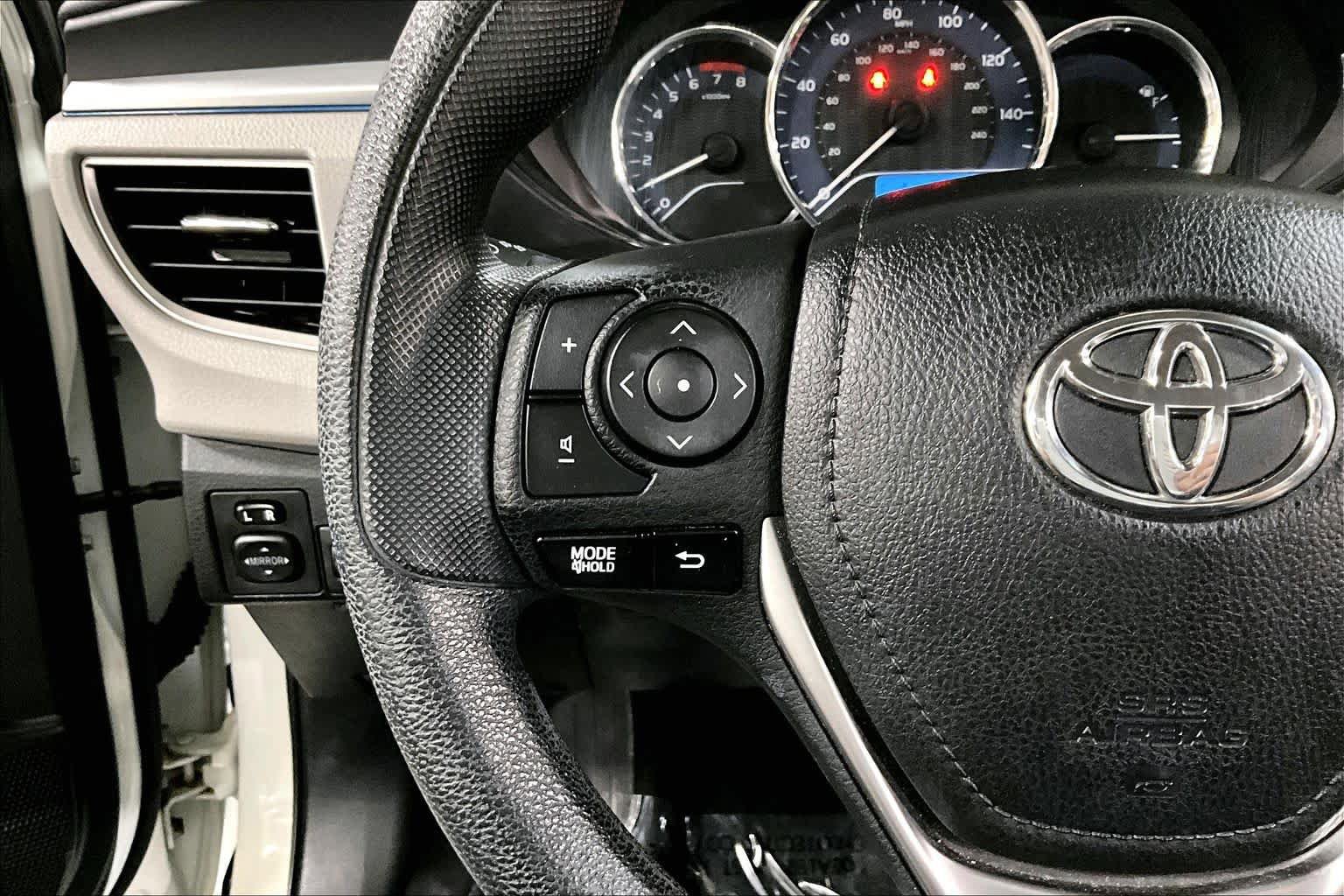 Used 2015 Toyota Corolla LE FWD image 24