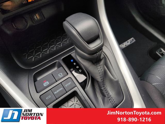 Used 2025 Toyota RAV4 XLE w/ Convenience Package FWD image 22
