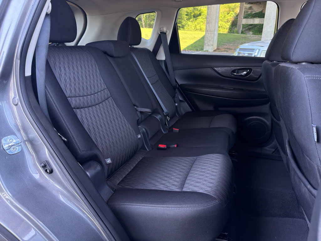 Used 2017 Nissan Rogue SV w/ Midnight Edition FWD image 18