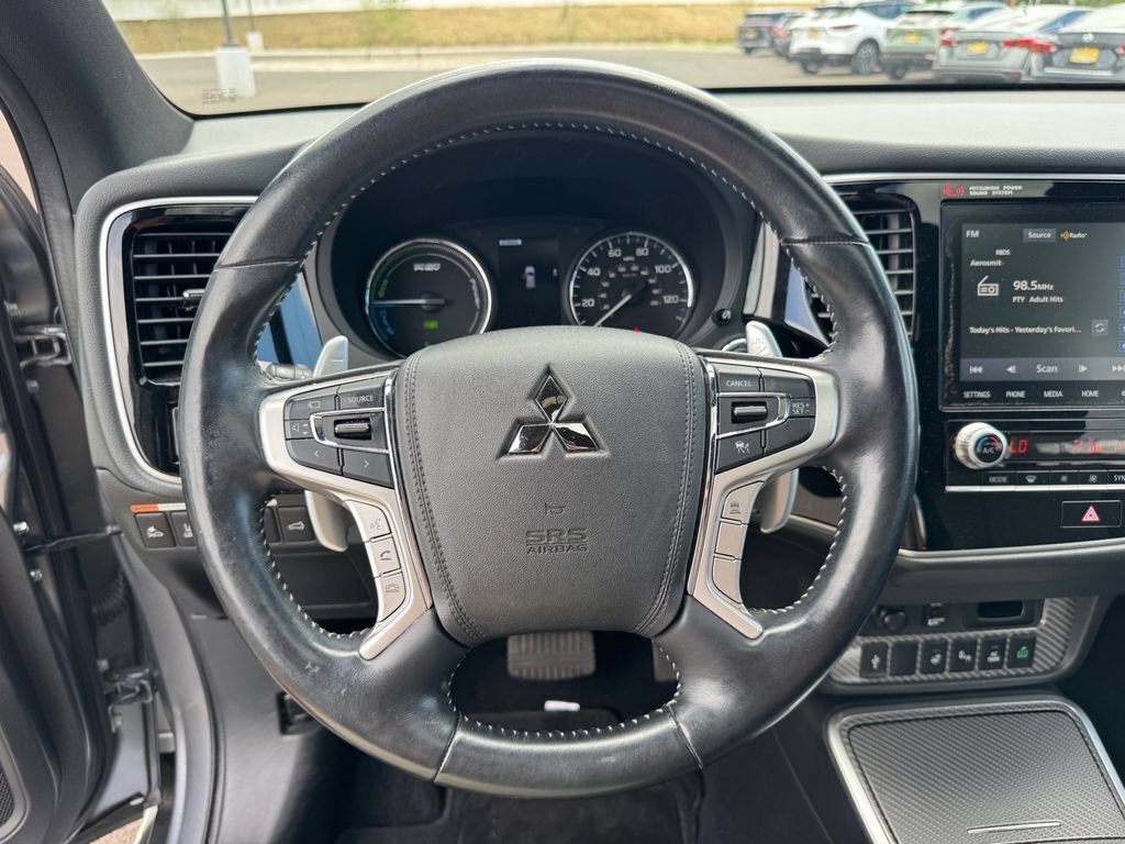 Used 2020 Mitsubishi Outlander 4WD Plug-In Hybrid image 21