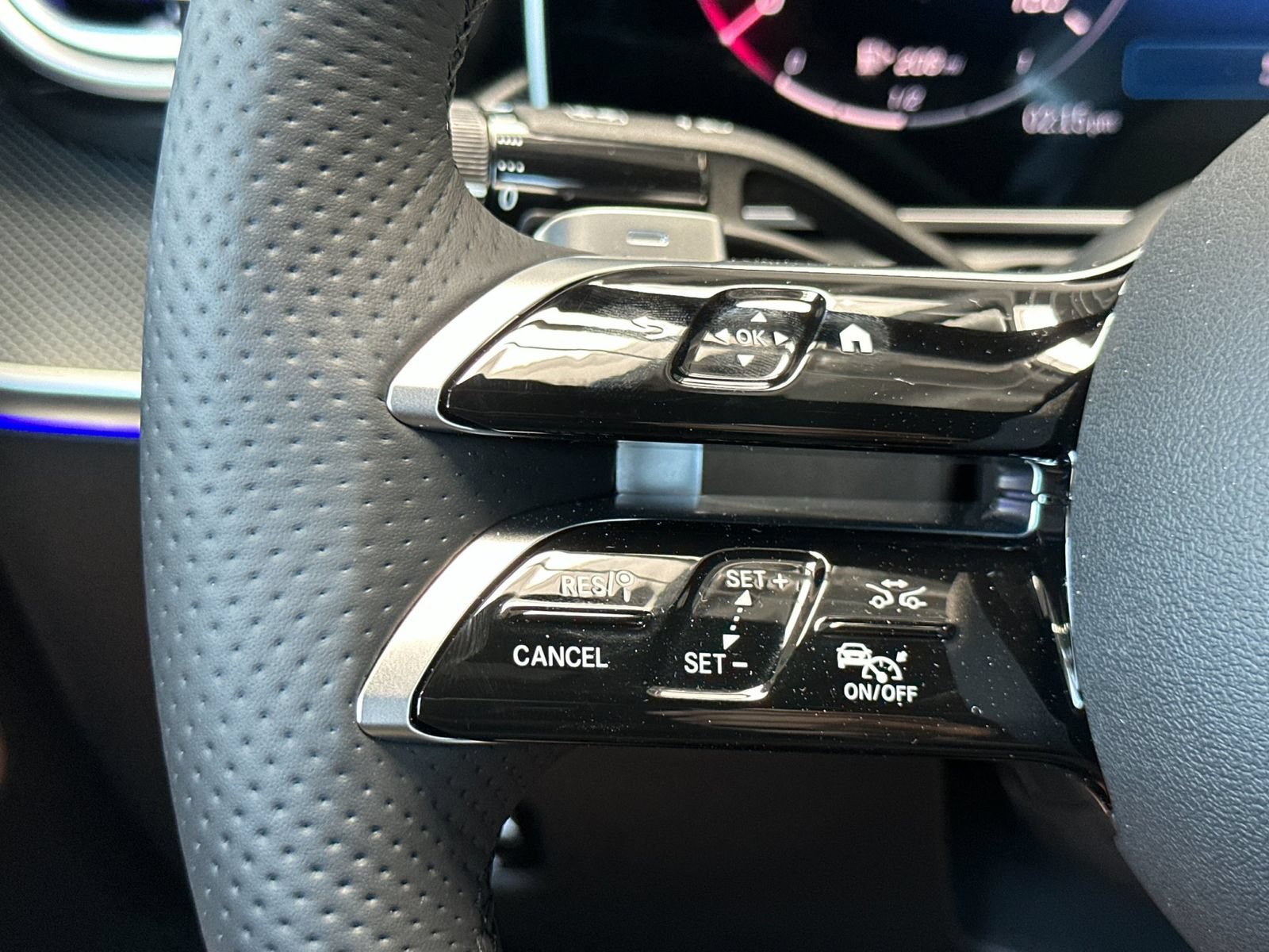 Used 2025 Mercedes-Benz C 300 4MATIC Sedan image 27