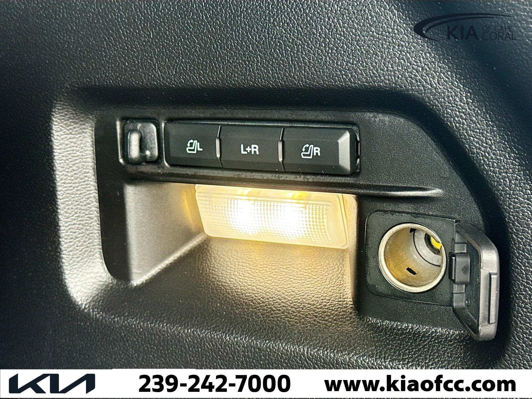 Used 2020 Ford Explorer Platinum w/ Premium Technology Package image 12