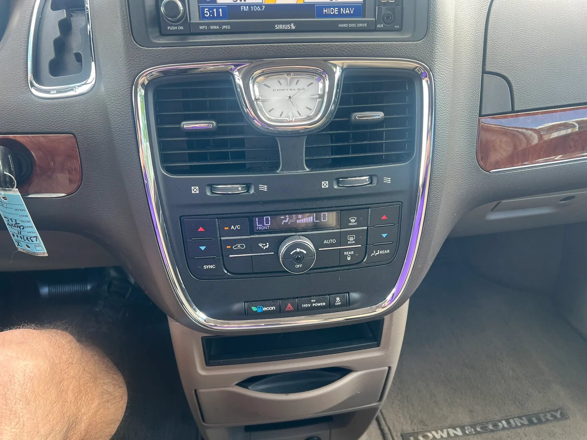 Used 2011 Chrysler Town & Country Touring FWD image 12