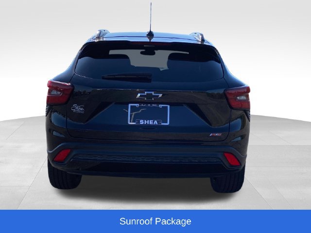 Certified 2025 Chevrolet Trax RS w/ Sunroof Package FWD image 3