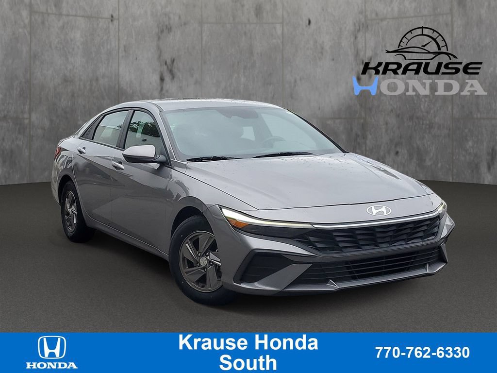 Used 2025 Hyundai Elantra SE