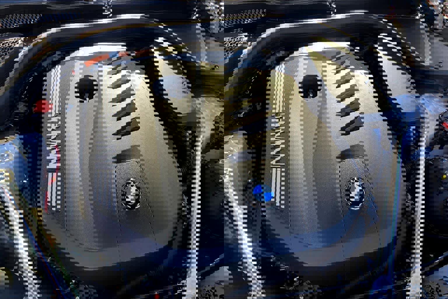 Used 2026 BMW 550e xDrive w/ Executive Package image 17