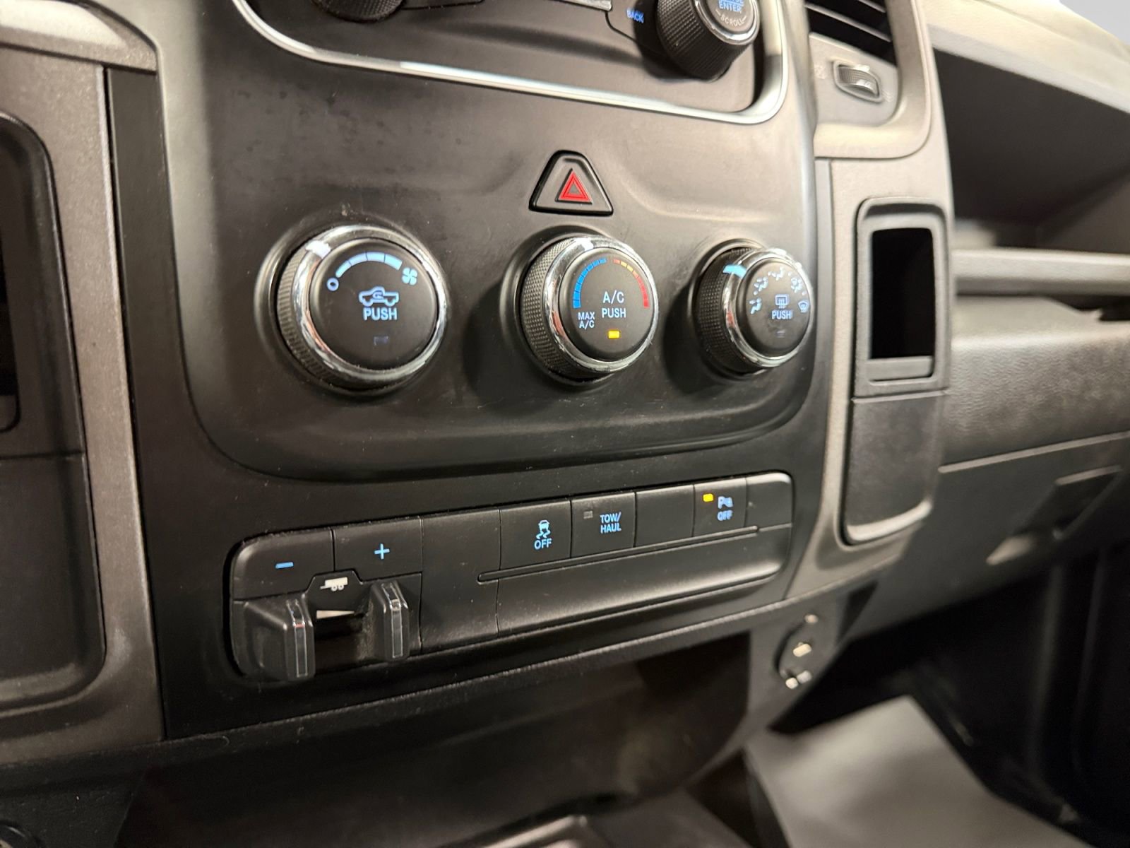 Used 2015 RAM 3500 Tradesman w/ Chrome Appearance Group AWD/4WD image 32