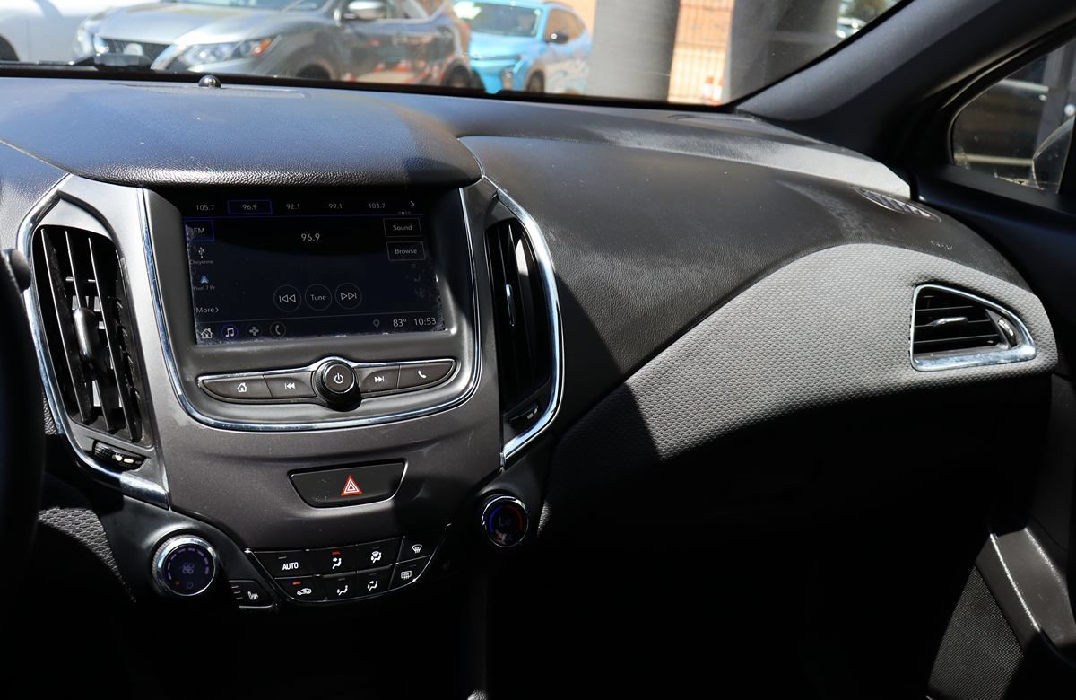 Used 2019 Chevrolet Cruze LT w/ Convenience Package FWD image 43