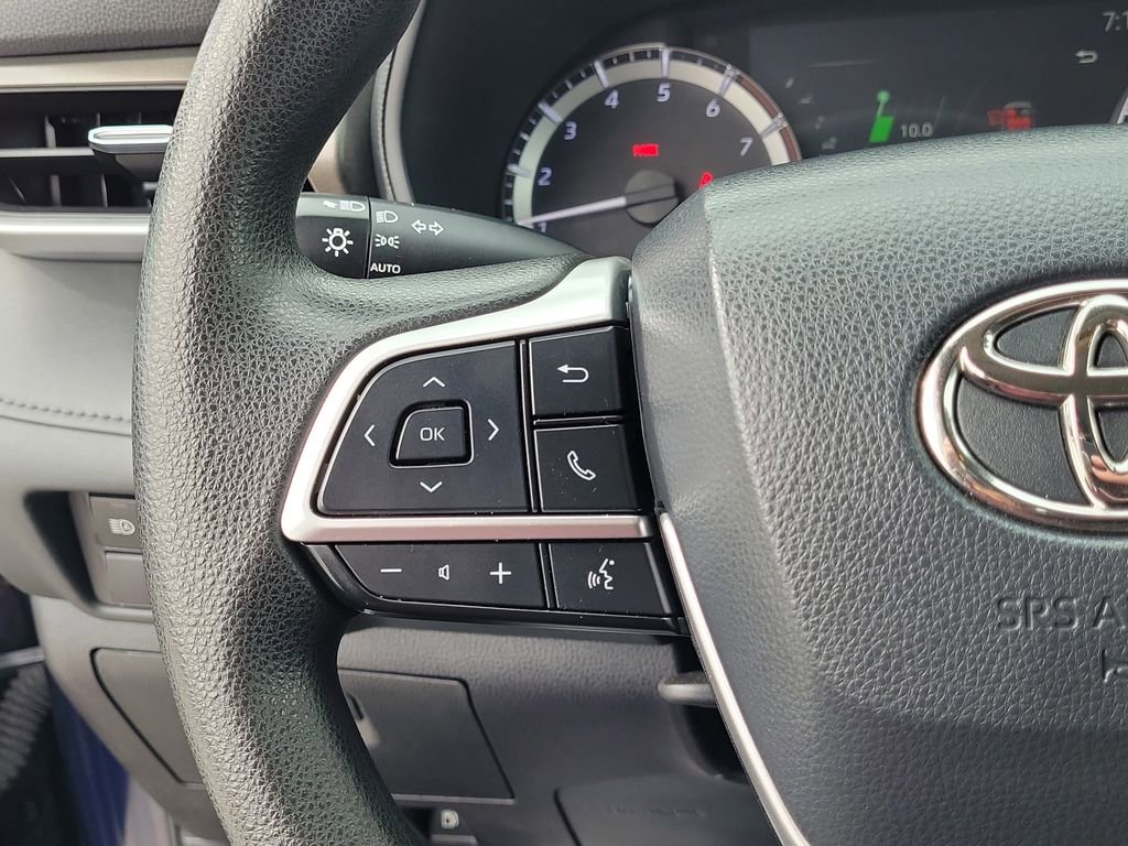 Used 2023 Toyota Highlander LE image 23