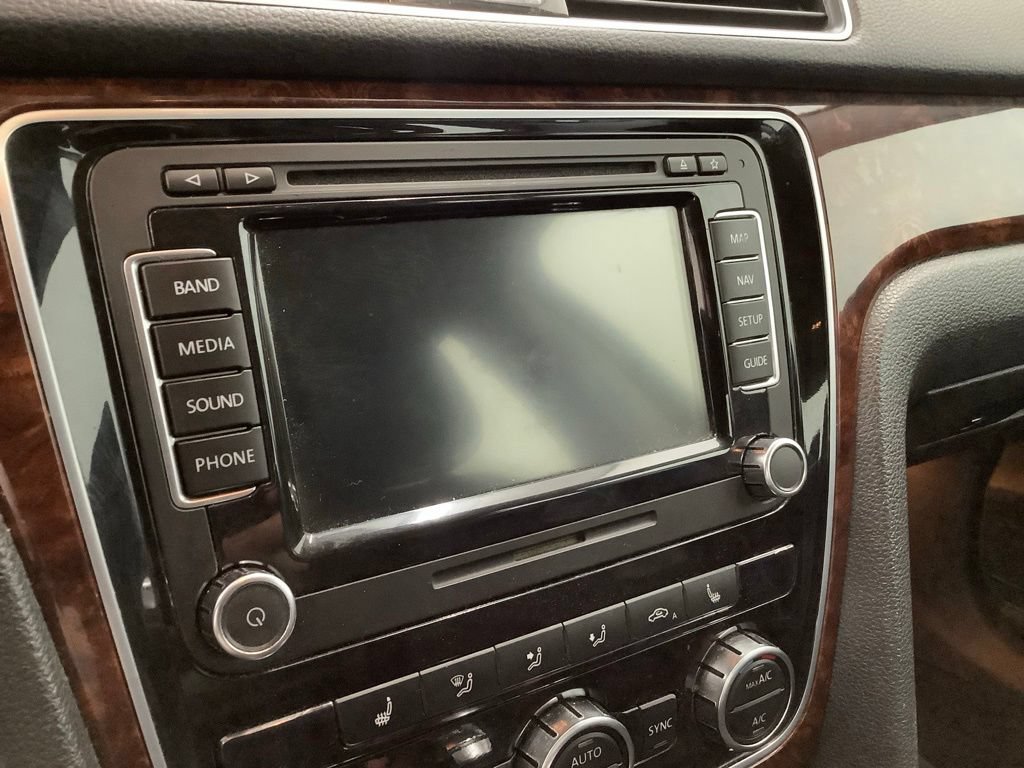Used 2013 Volkswagen Passat TDI SEL Premium FWD image 17