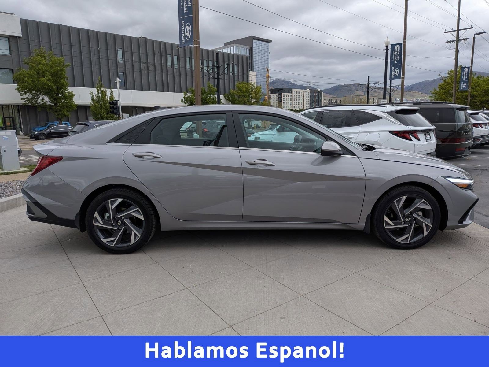Used 2025 Hyundai Elantra SEL FWD image 2