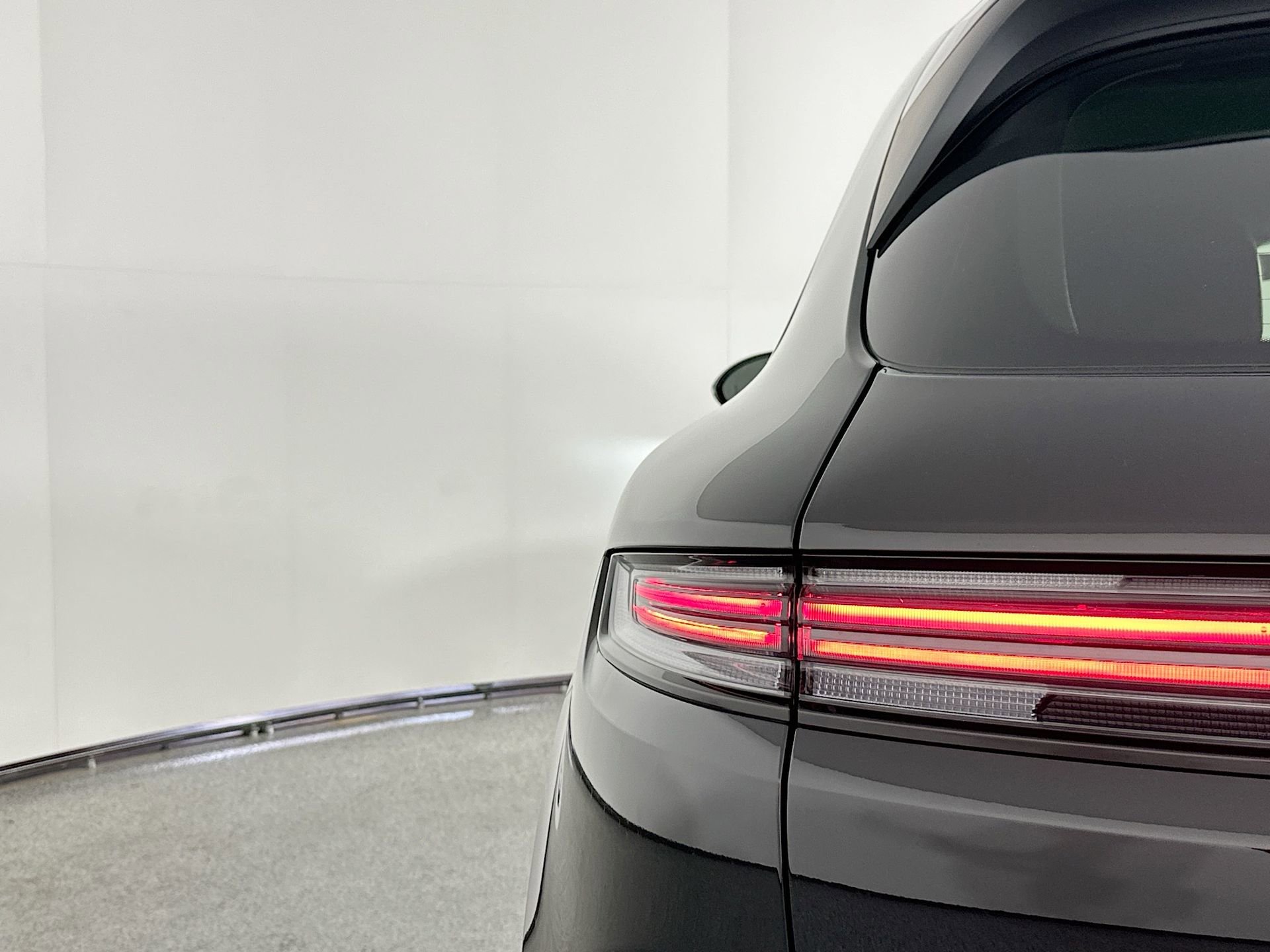 Certified 2025 Porsche Cayenne E-Hybrid image 16