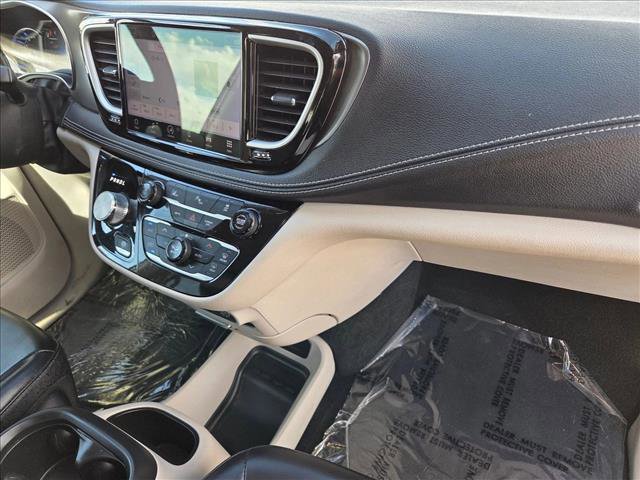 Used 2023 Chrysler Pacifica Touring-L FWD image 20
