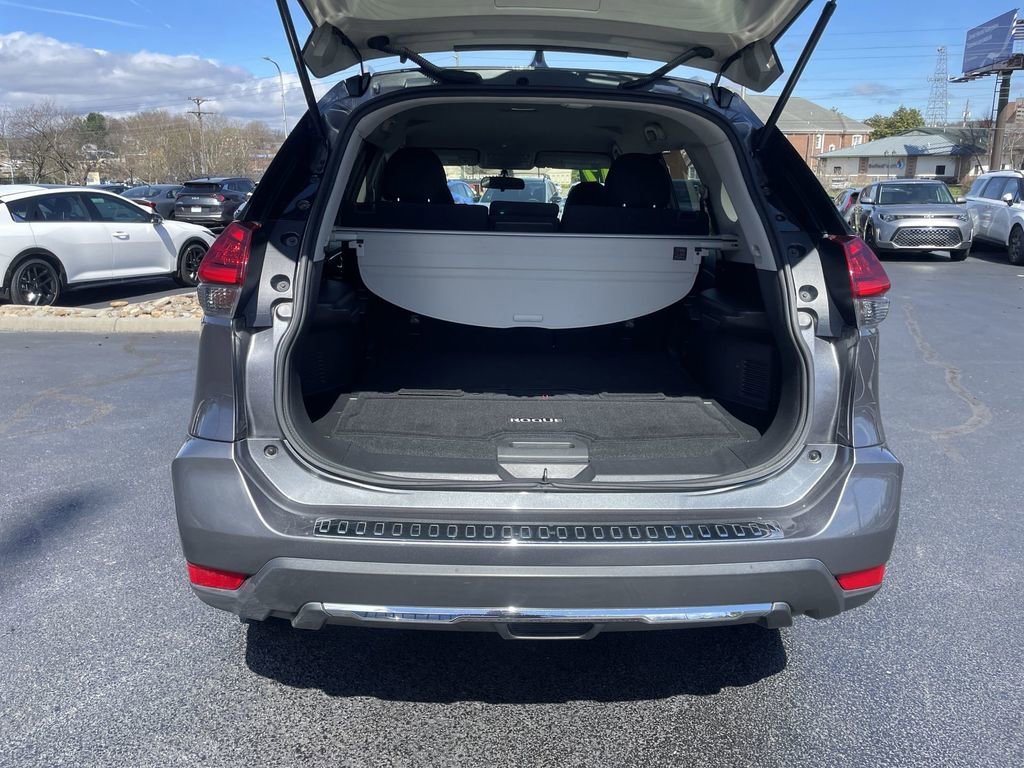 Used 2017 Nissan Rogue SV image 34