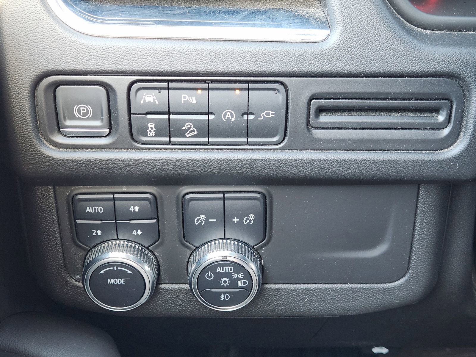 Used 2022 GMC Yukon AT4 image 26