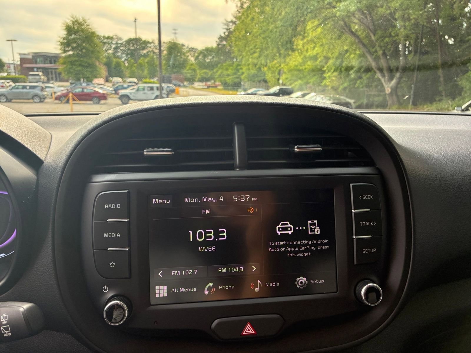 Used 2025 Kia Soul LX w/ LX Technology Package FWD image 22