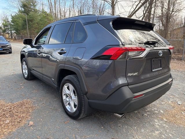 Used 2021 Toyota RAV4 XLE w/ XLE Grade Weather Package image 4