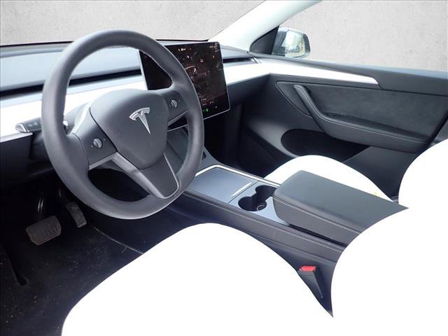 Used 2025 Tesla Model Y Long Range AWD/4WD image 7