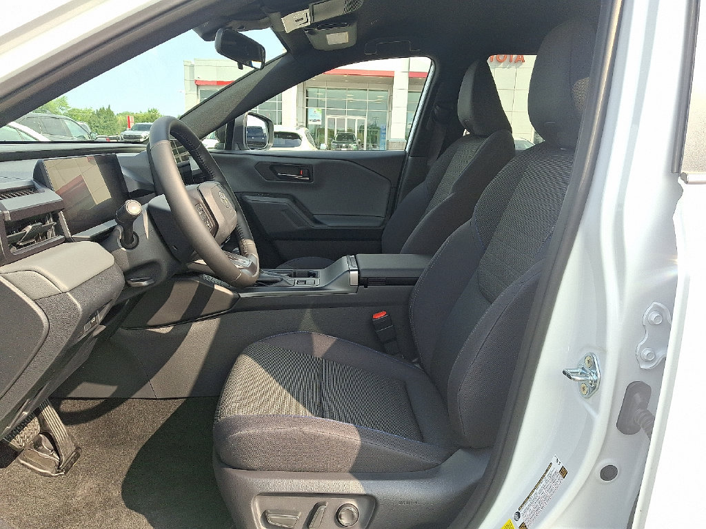 Used 2026 Toyota RAV4 SE w/ Convenience Package AWD/4WD image 14