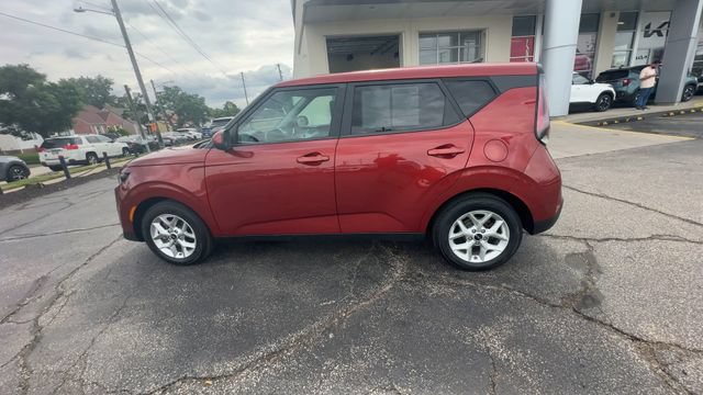 Certified 2023 Kia Soul LX w/ LX Technology Package FWD image 6