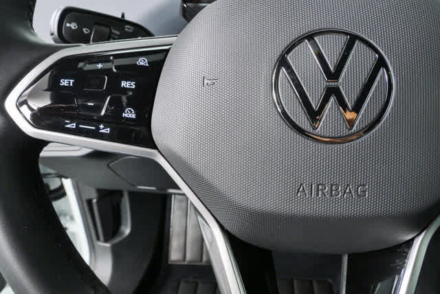 Used 2025 Volkswagen ID.4 Pro RWD image 12
