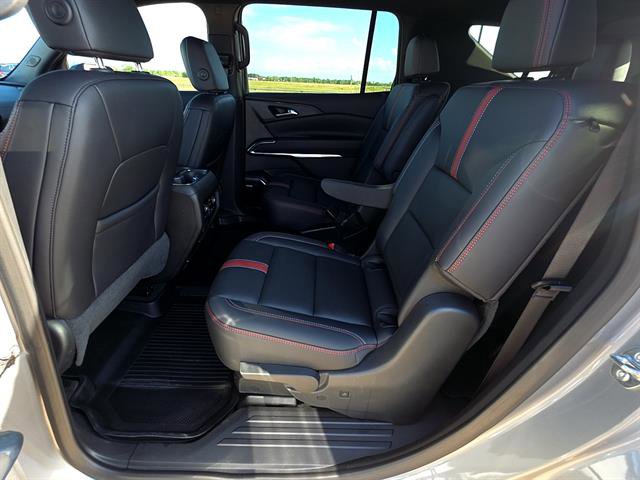 Used 2025 Chevrolet Traverse RS w/ LPO, Floor Liner Package FWD image 18