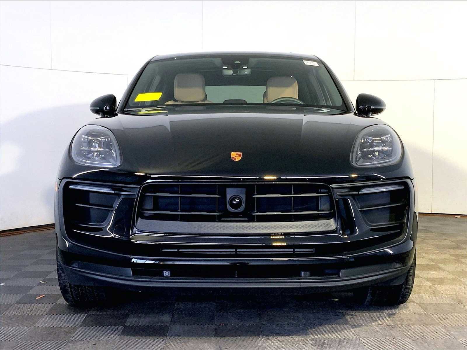 Certified 2023 Porsche Macan image 10