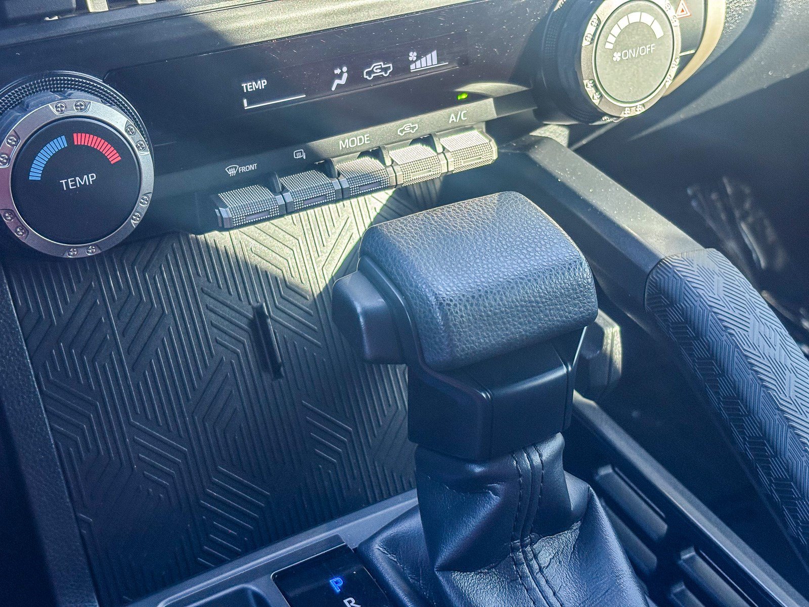 Used 2025 Toyota Tacoma SR5 AWD/4WD image 26