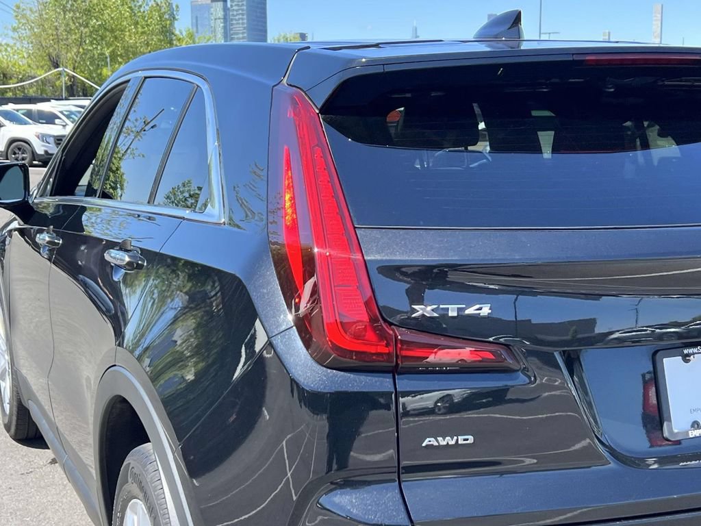 Used 2022 Cadillac XT4 Luxury w/ Cold Weather Package AWD/4WD image 13