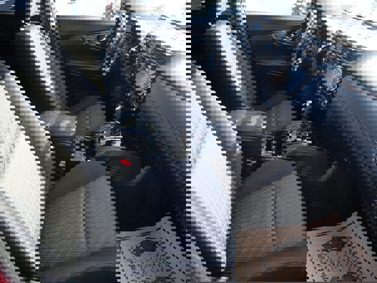 Used 2017 Nissan Rogue SV image 13