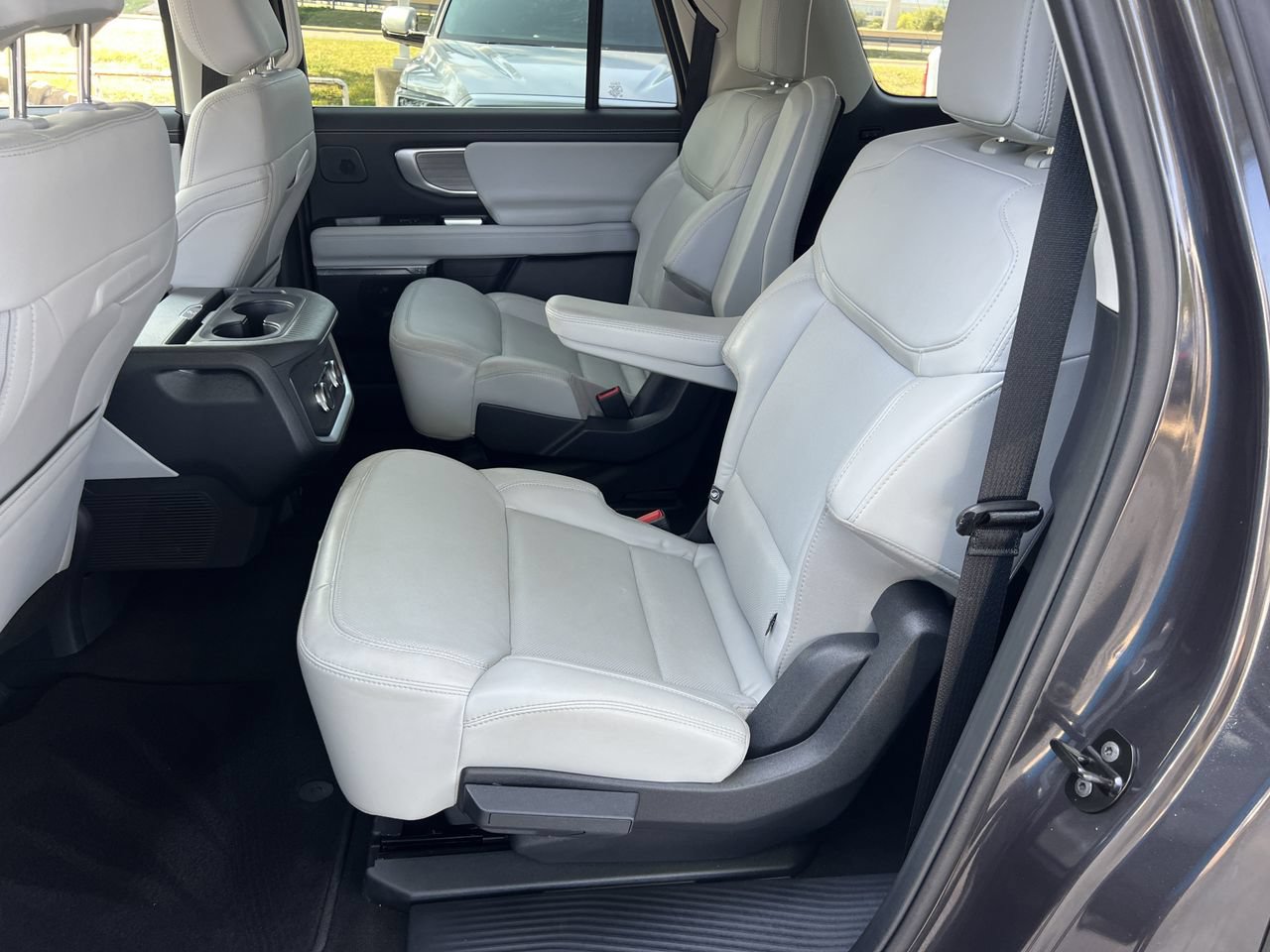 Used 2025 Ford Expedition Max Platinum w/ Driver's Package AWD/4WD image 24
