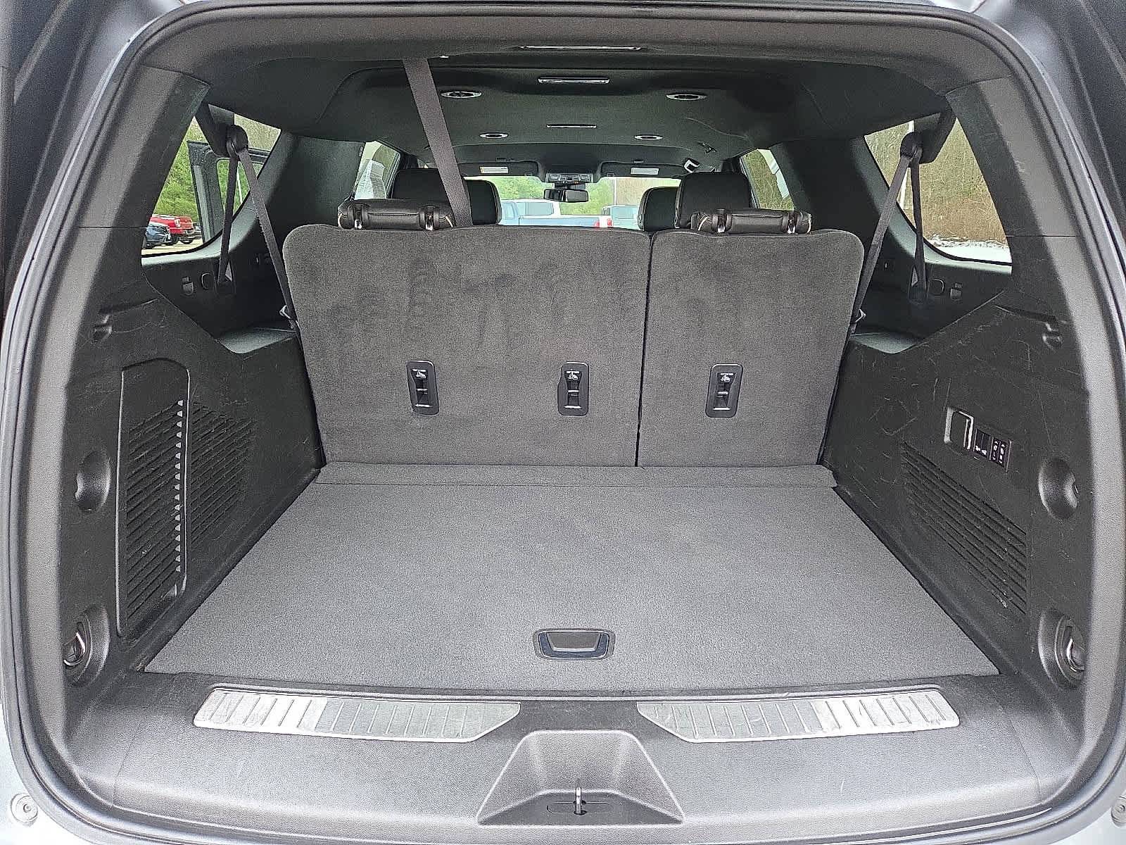 Used 2023 Chevrolet Suburban Premier image 27
