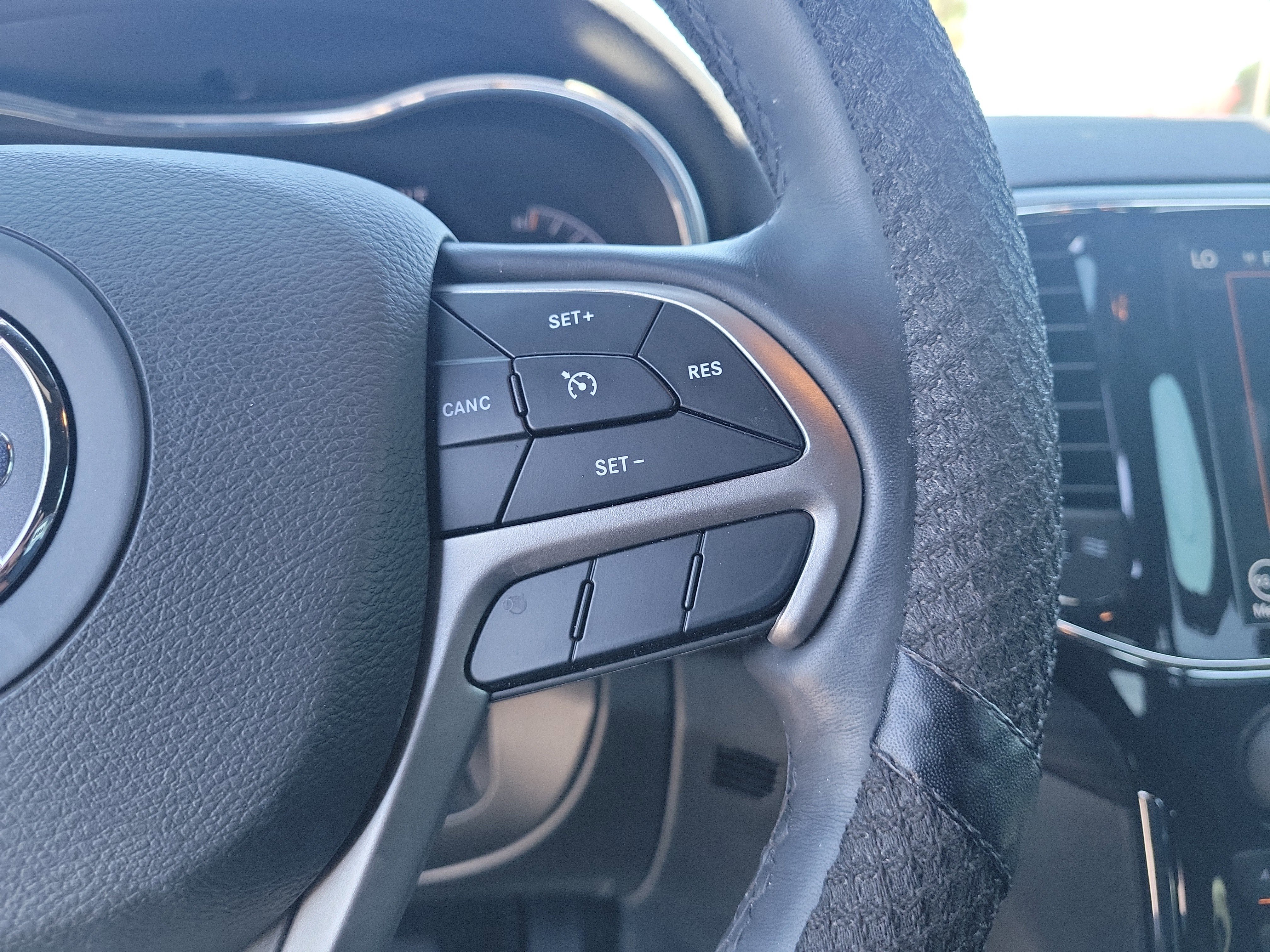 Used 2022 Jeep Grand Cherokee Laredo X RWD image 20