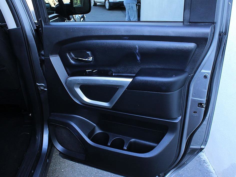 Used 2017 Nissan Titan SV image 17