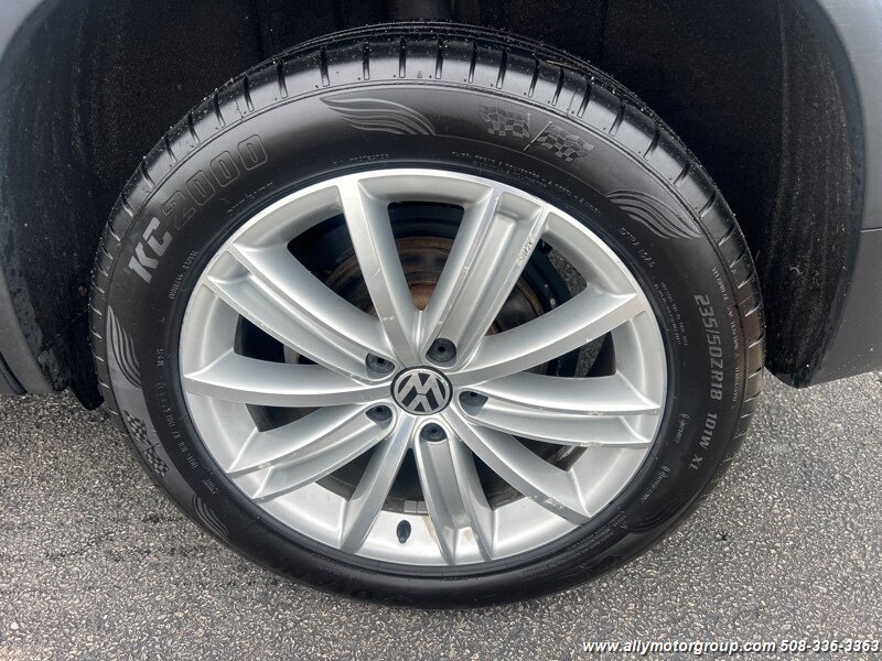Used 2014 Volkswagen Tiguan SE image 11