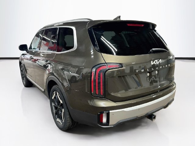 Certified 2023 Kia Telluride EX w/ EX Captain's Chair Package AWD/4WD image 5