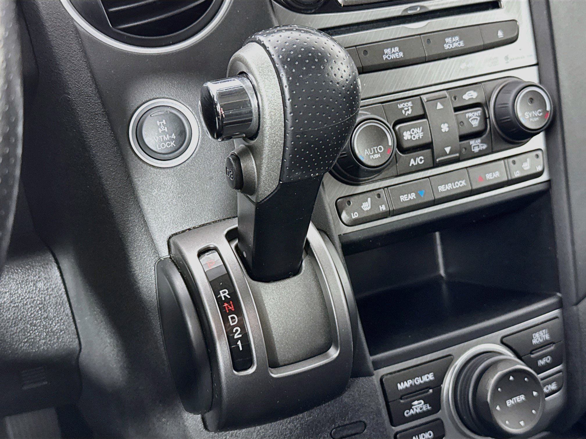 Used 2015 Honda Pilot Touring image 17