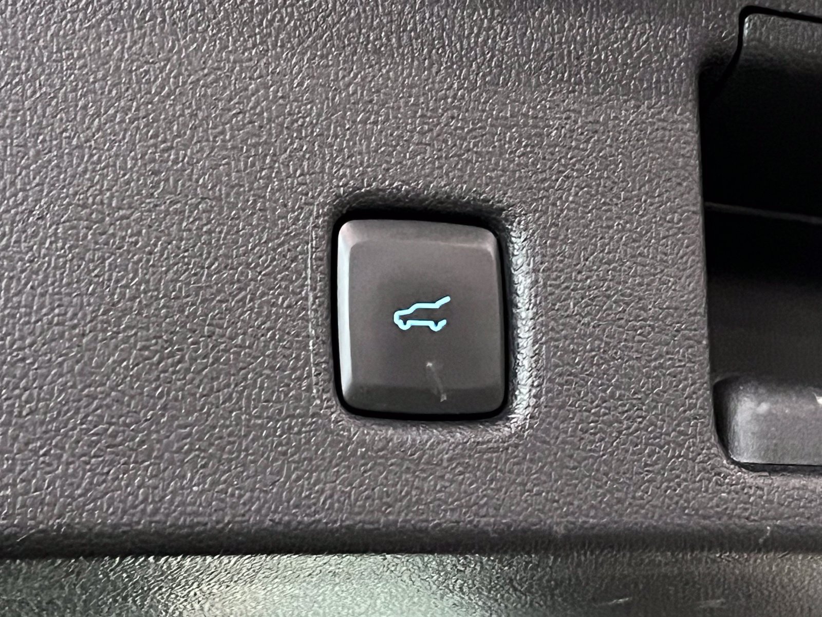 Used 2022 Ford Escape Titanium FWD image 11