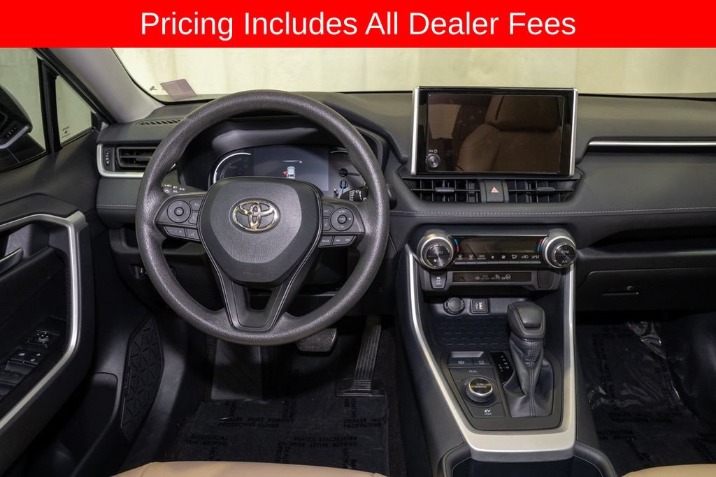 Used 2025 Toyota RAV4 XLE AWD/4WD image 6