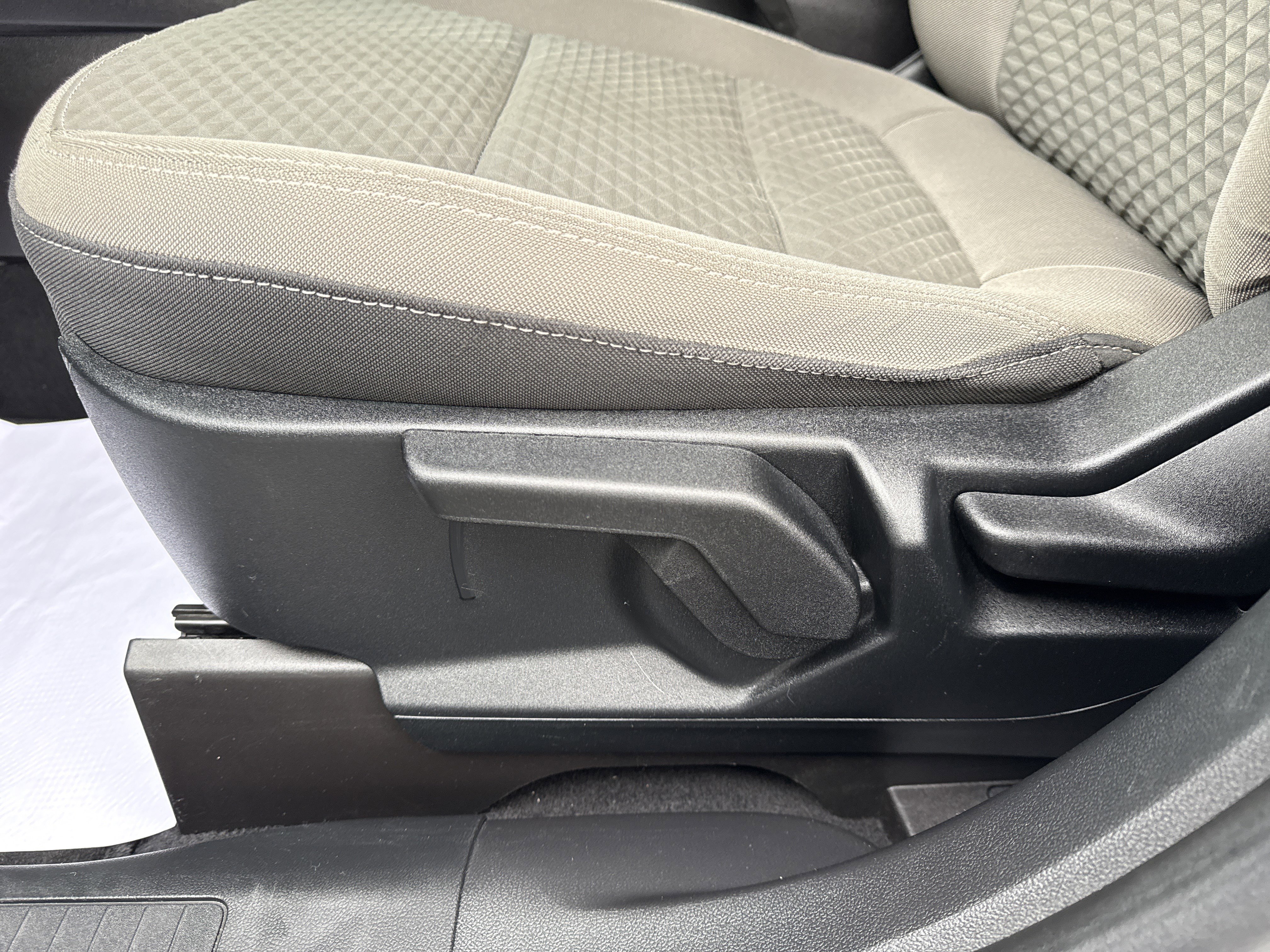 Used 2021 Ford Escape SE image 11