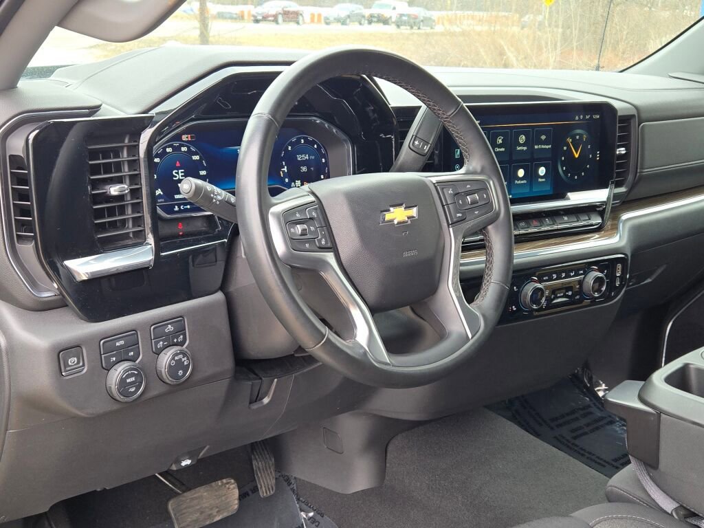 Used 2024 Chevrolet Silverado 1500 LT image 19