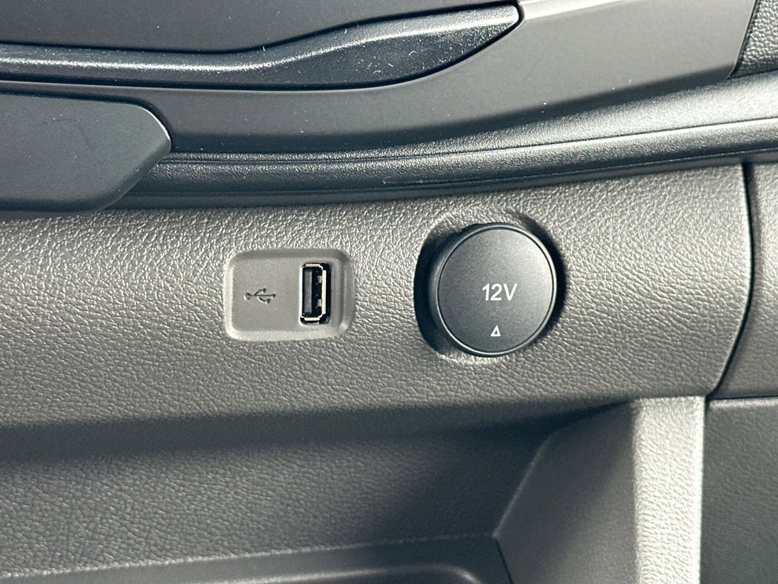 New 2026 Ford Transit 250 148 Medium Roof w/ Load Area Protection Package image 28