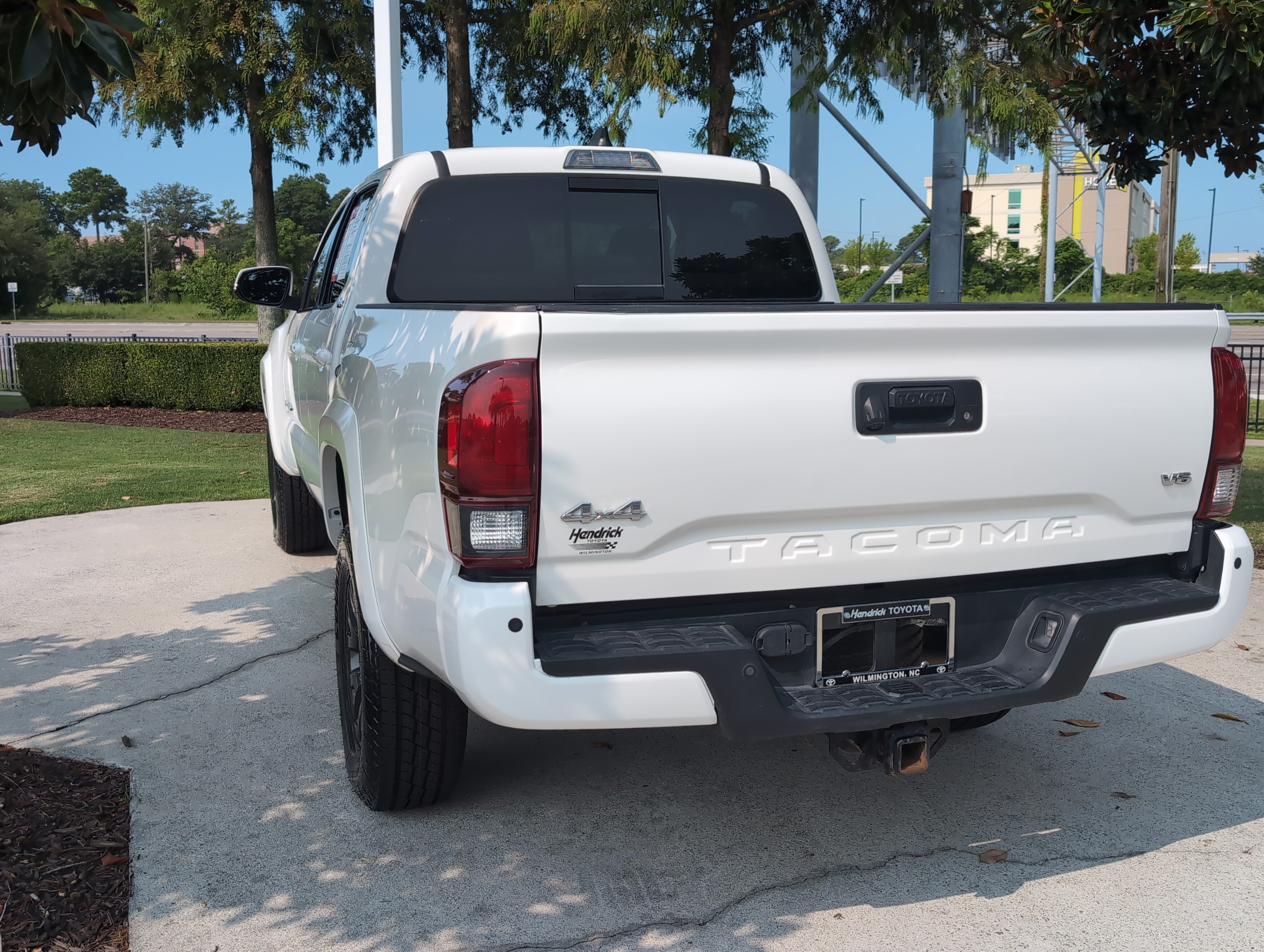 Used 2023 Toyota Tacoma SR5 AWD/4WD image 8