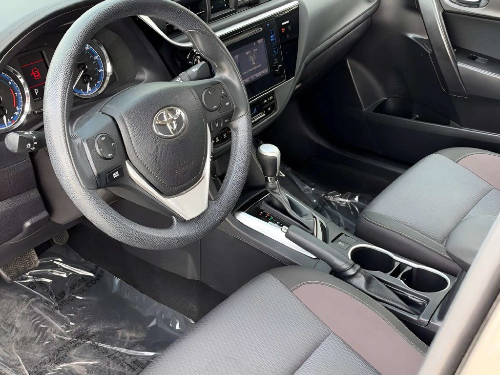 Used 2017 Toyota Corolla LE w/ Carpet Mat Package (TMS) FWD image 6