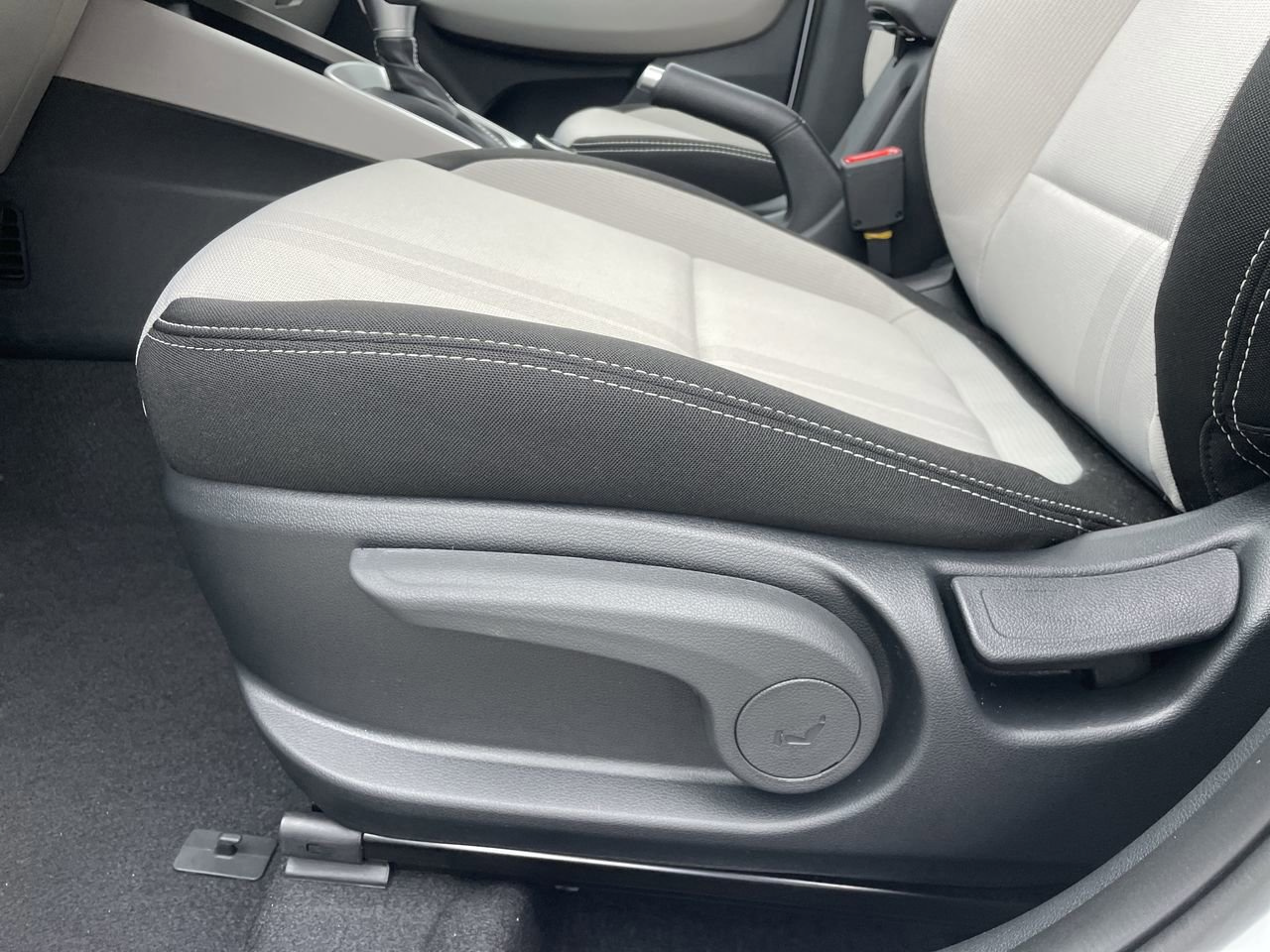 New 2026 Hyundai Venue SEL FWD image 28