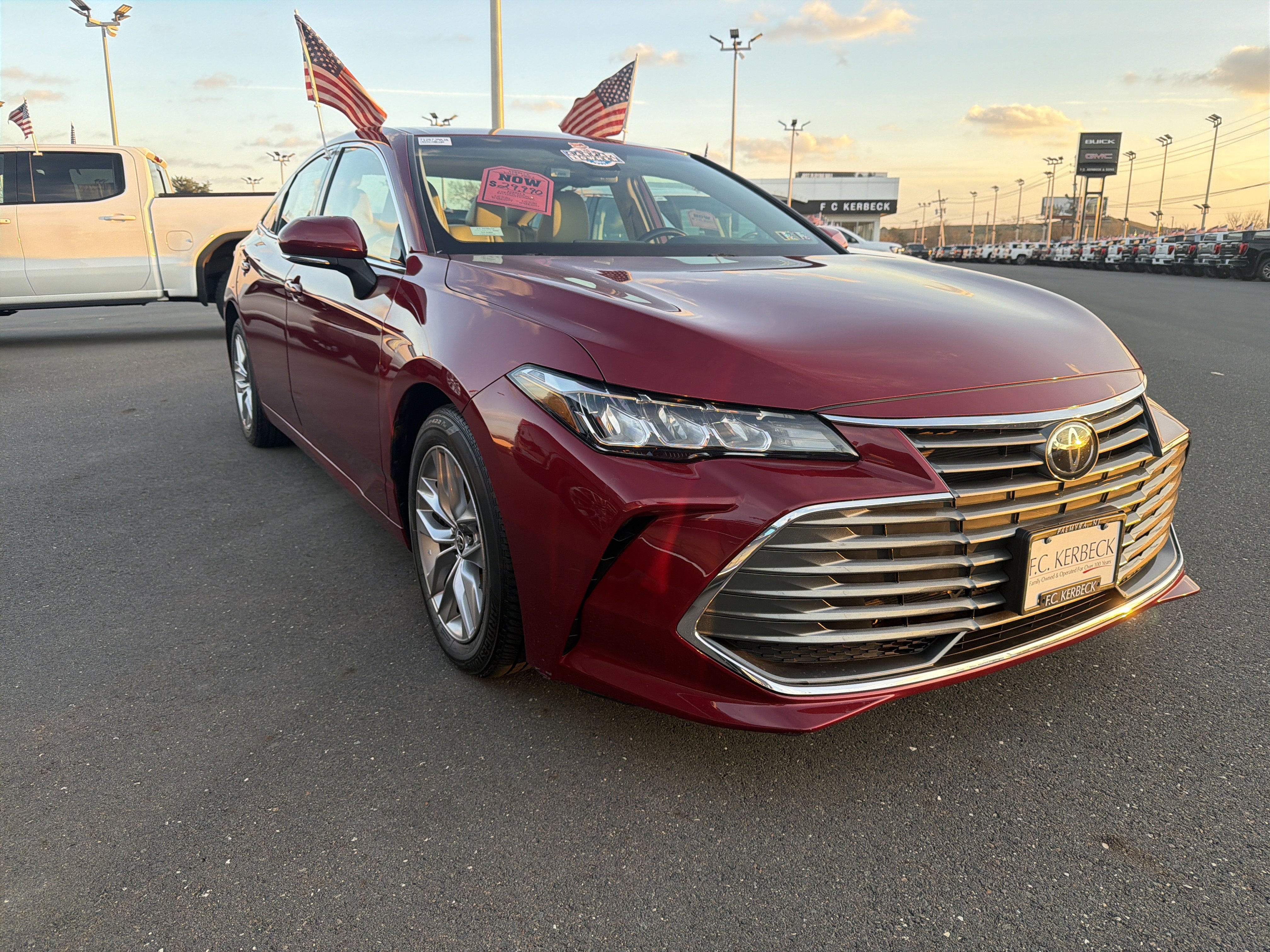 Used 2020 Toyota Avalon XLE image 3