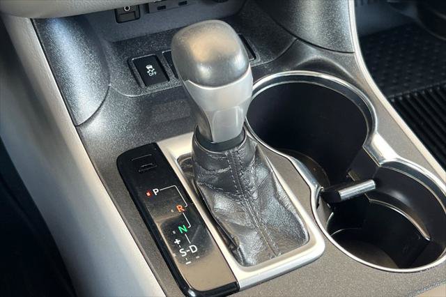 Certified 2019 Toyota Highlander Plus FWD image 24