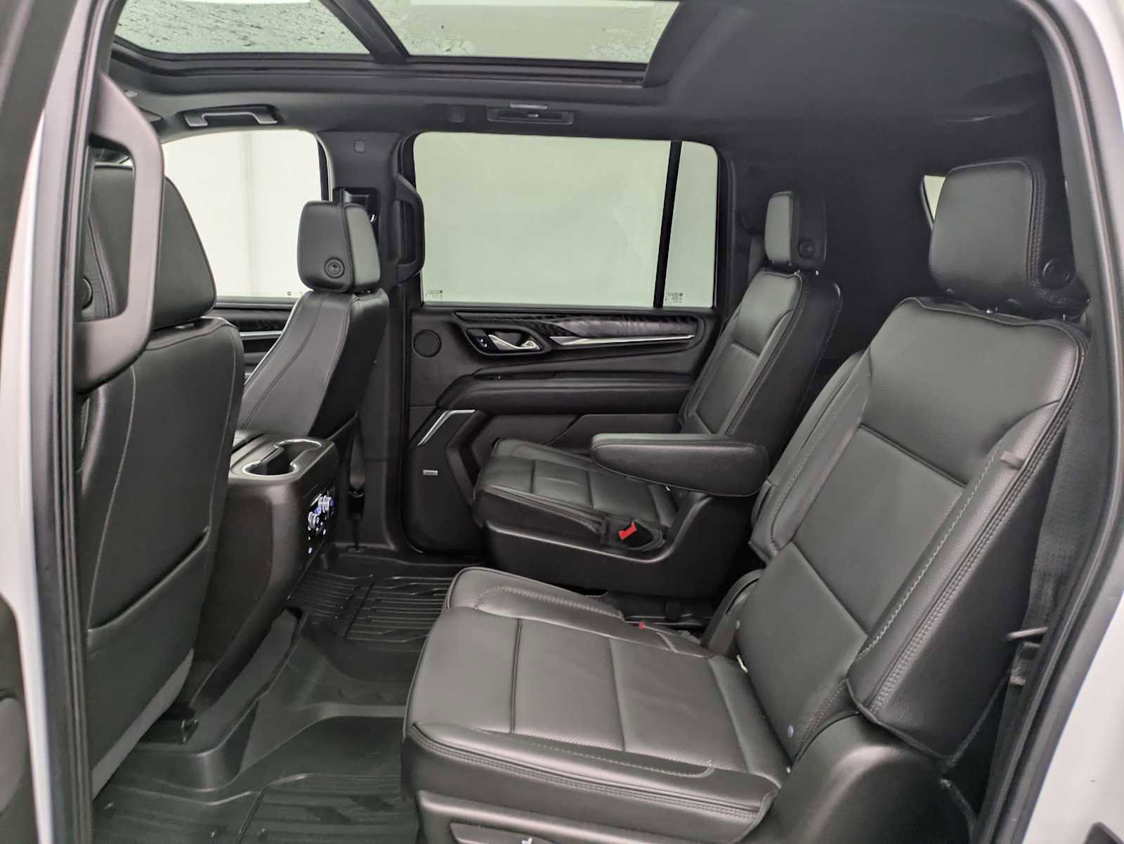 Used 2021 GMC Yukon XL Denali w/ Denali Premium Package image 24